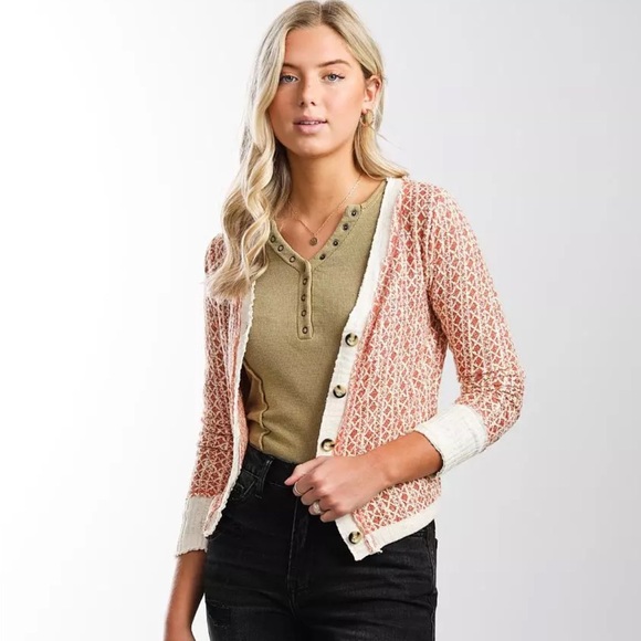 Buckle Gilded Intent Raw edge button down cardigan
Ribbed trim - Picture 4 of 13